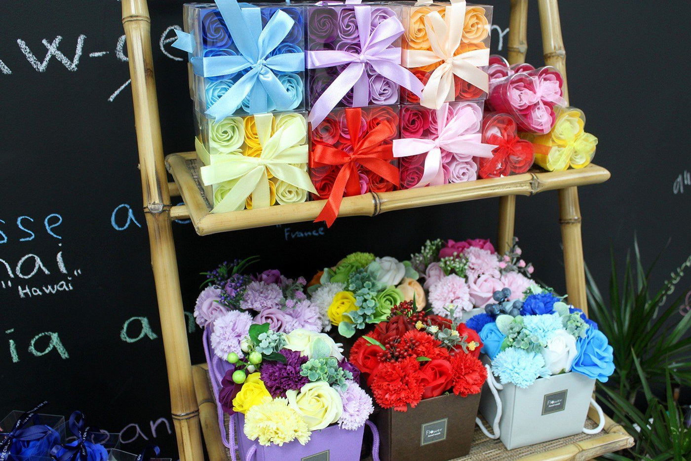 Set of 3 Luxury Soap Bath Flower Heart Box Gift - White.  A wonderful range of Luxury Soap Flowers. They are a perfect addition for a relaxing romantic bath, or you can even use individual petals as guest soaps. Beautifully packed these Soap Flowers are a perfect gift, wedding favours, Christmas stocking filler or just a little treat for yourself.   Just add one or two roses to your warm bath, relax, and watch the cute flowers dissolve right before your very eyes. 